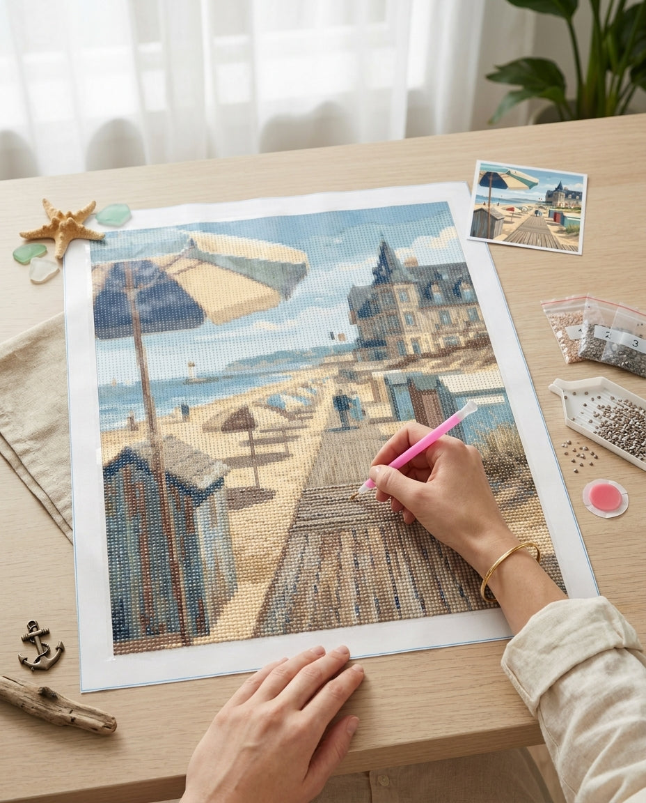 Diamond Painting Plage Deauville Normandie en cours de réalisation, vue du dessus du plan de travail